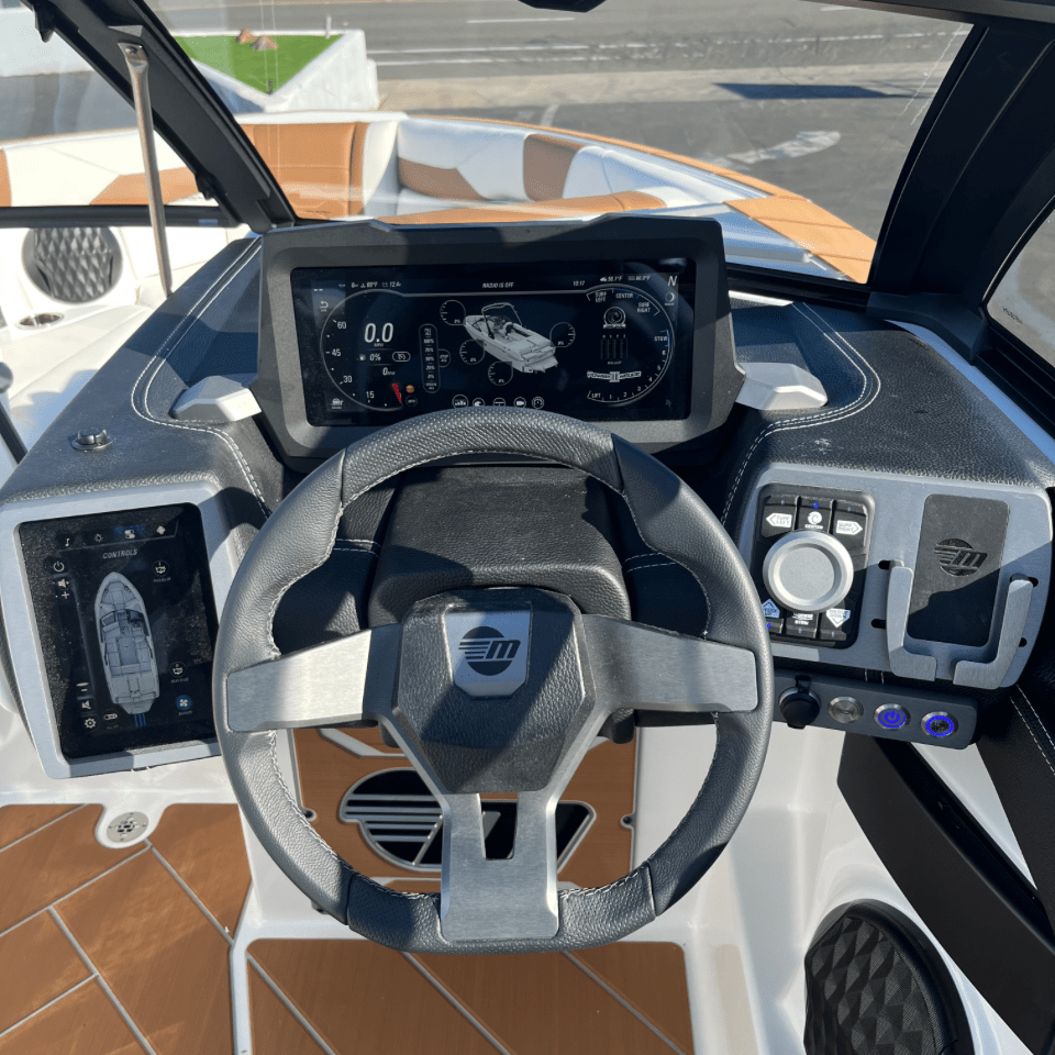 2024 Malibu 23 LSV