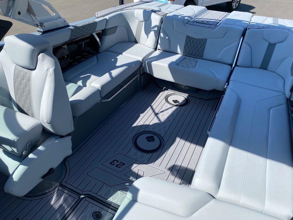 boat.Title