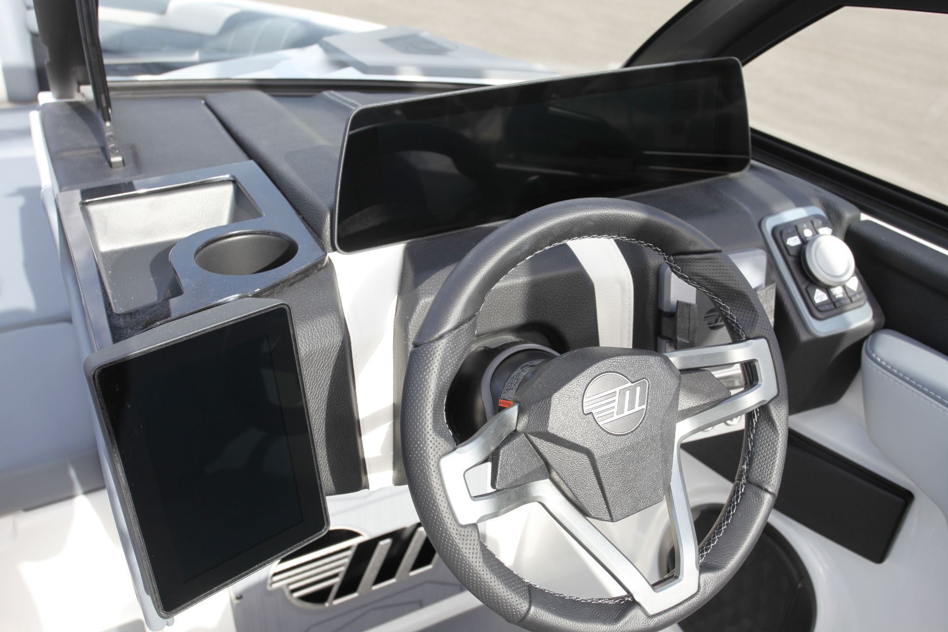  Malibu 25 LSV