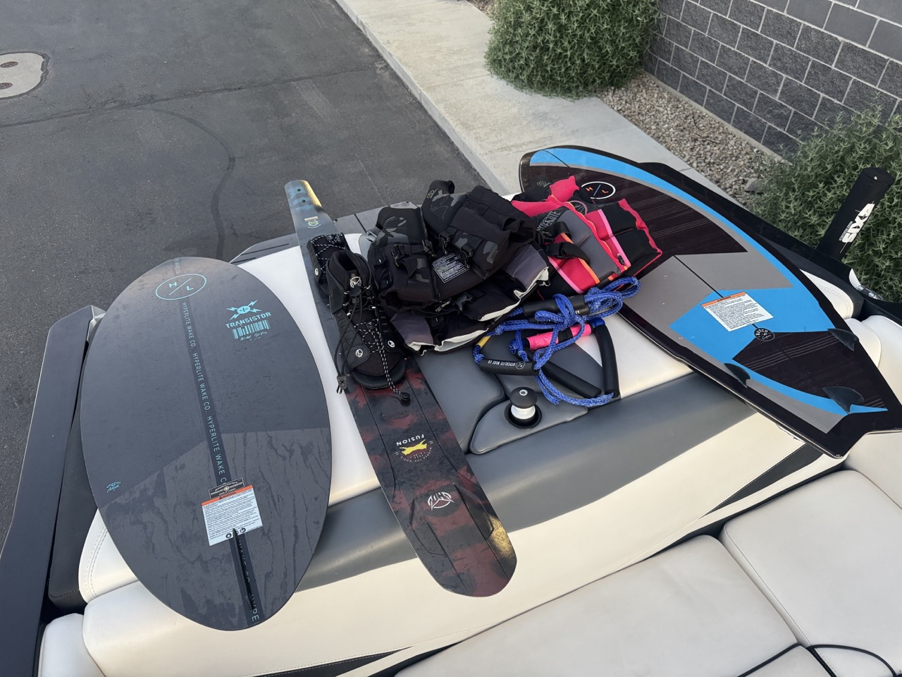 2019 Axis T23 Low Hours comes with all Gear