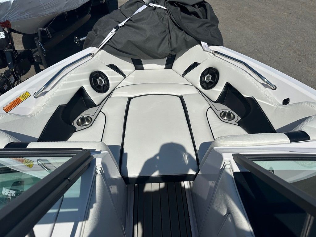 2015 Nautique 210