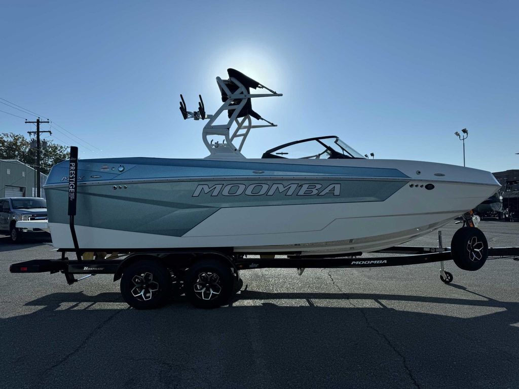 2025 MOOMBA Max