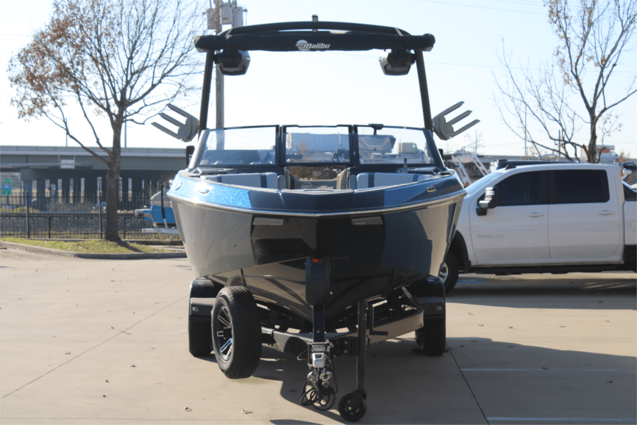 2025 Malibu 23 LSV