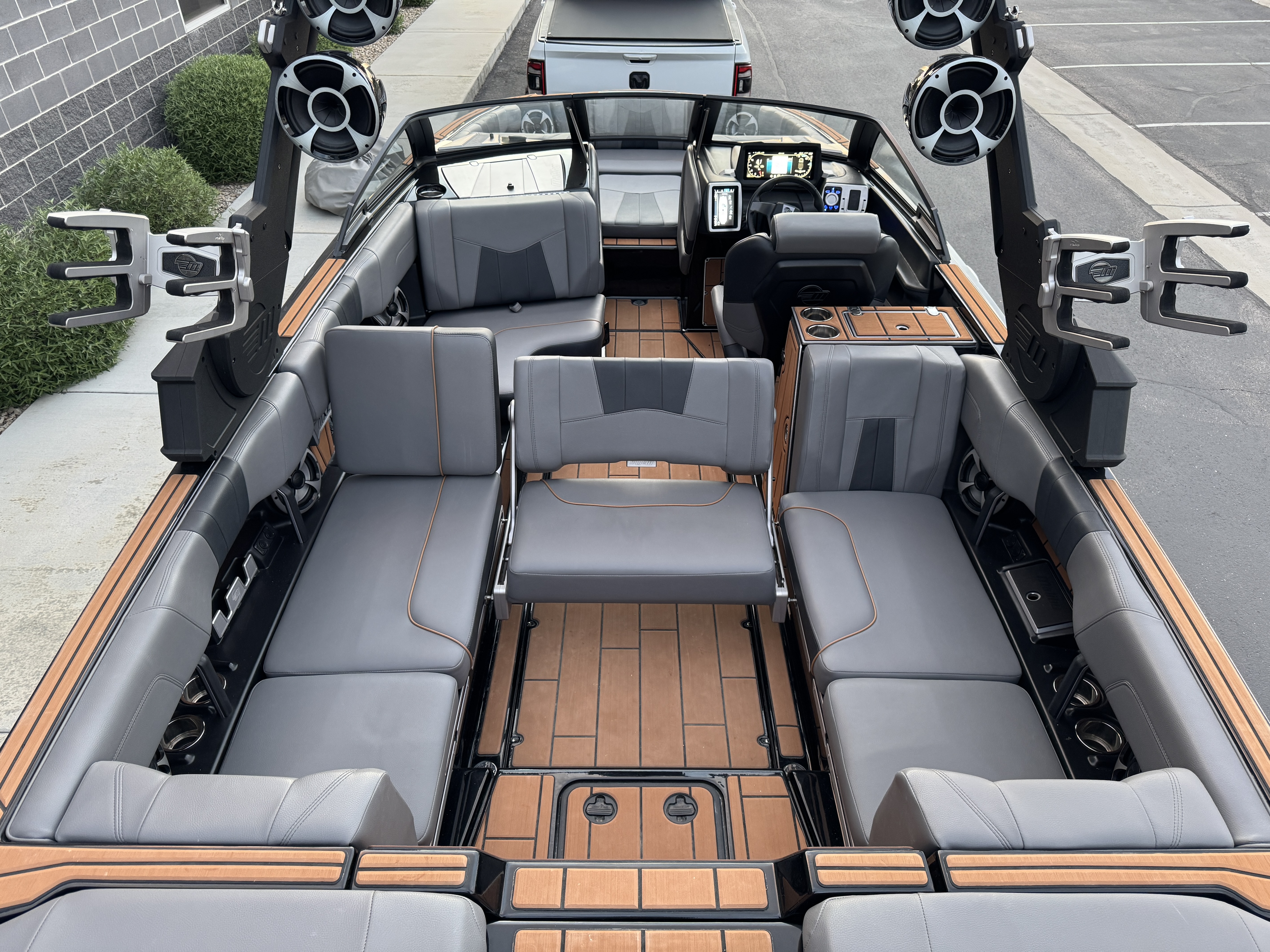2021 Malibu 24 MXZ - Low hours/Loaded