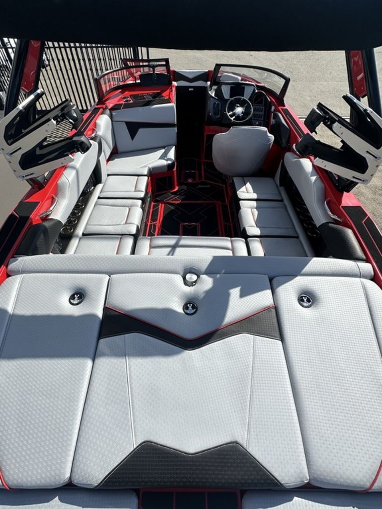 2024 supreme boats S220