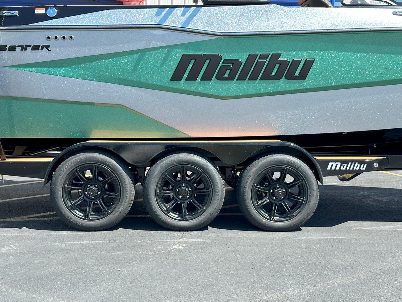 2025 Malibu 25 LSV