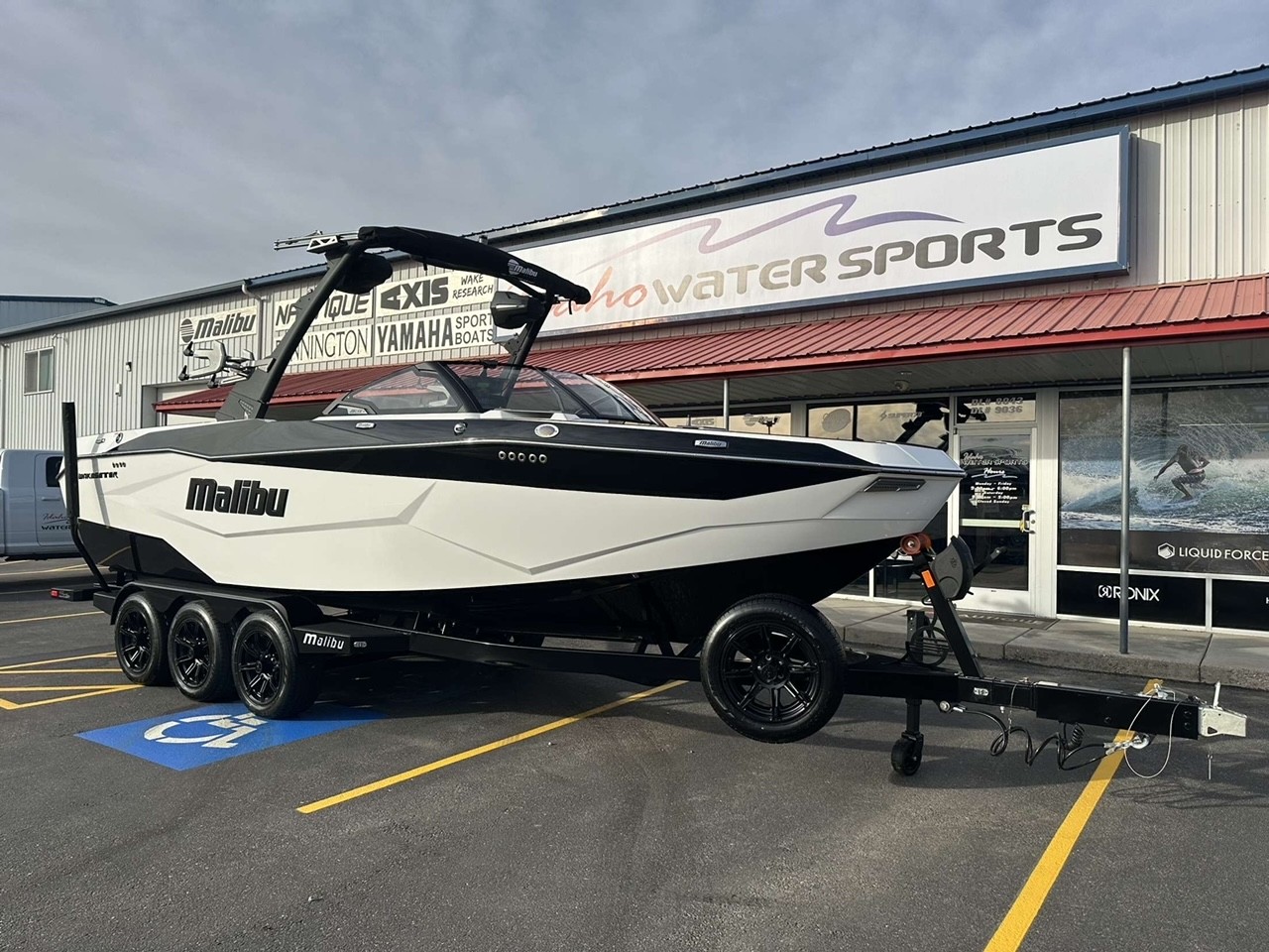 2025 Malibu Boats 25 LSV