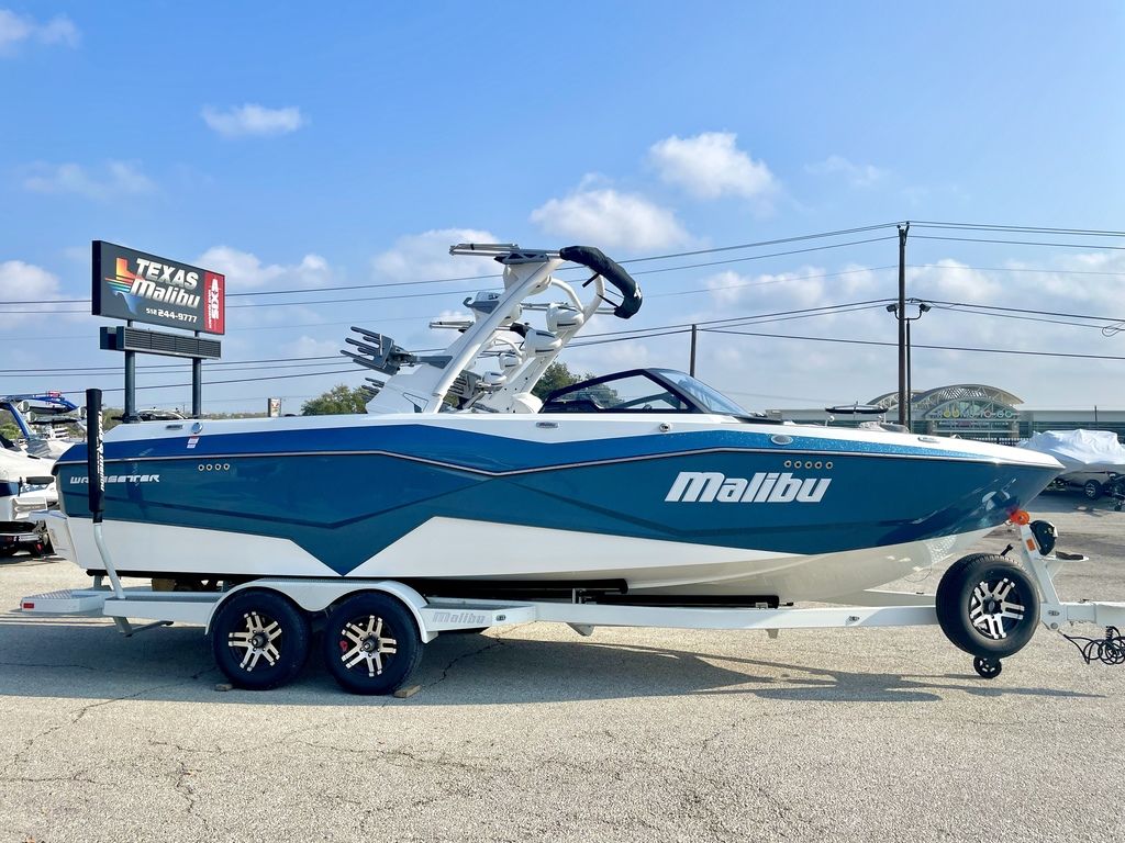 2023 Malibu Boats 25 LSV