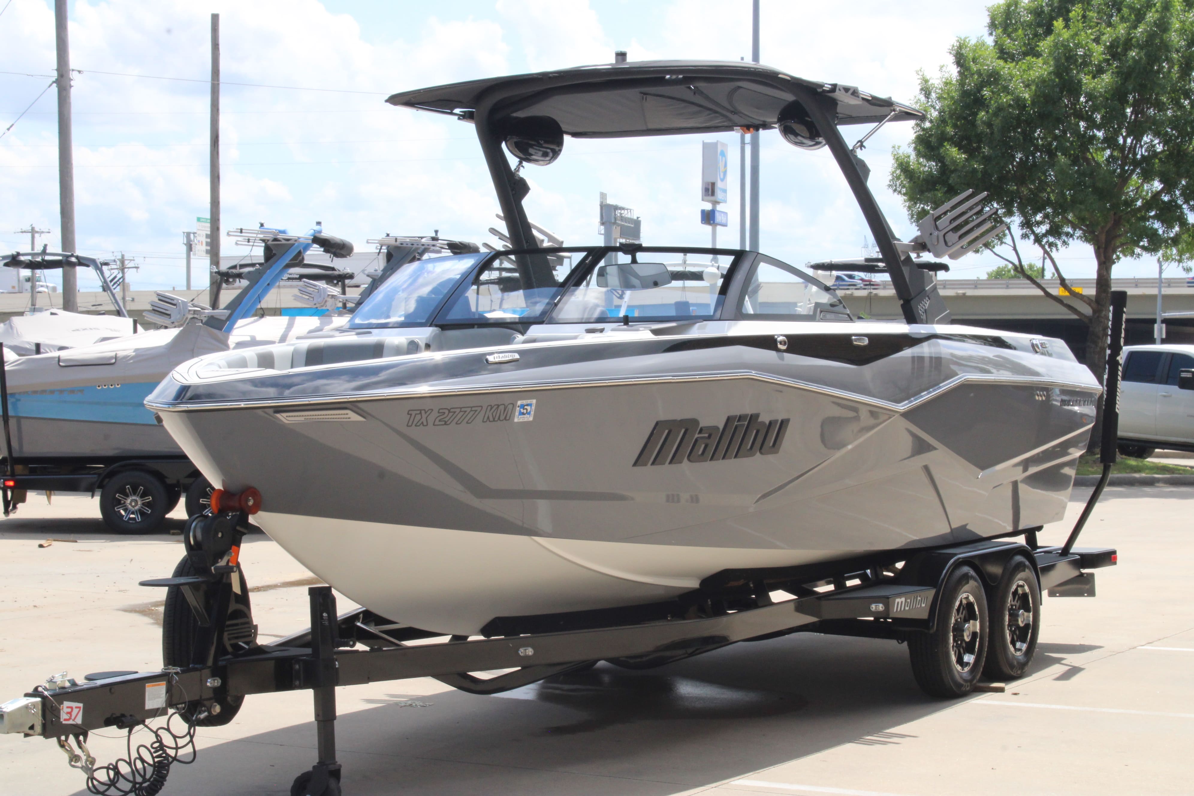 2022 Malibu 25 LSV