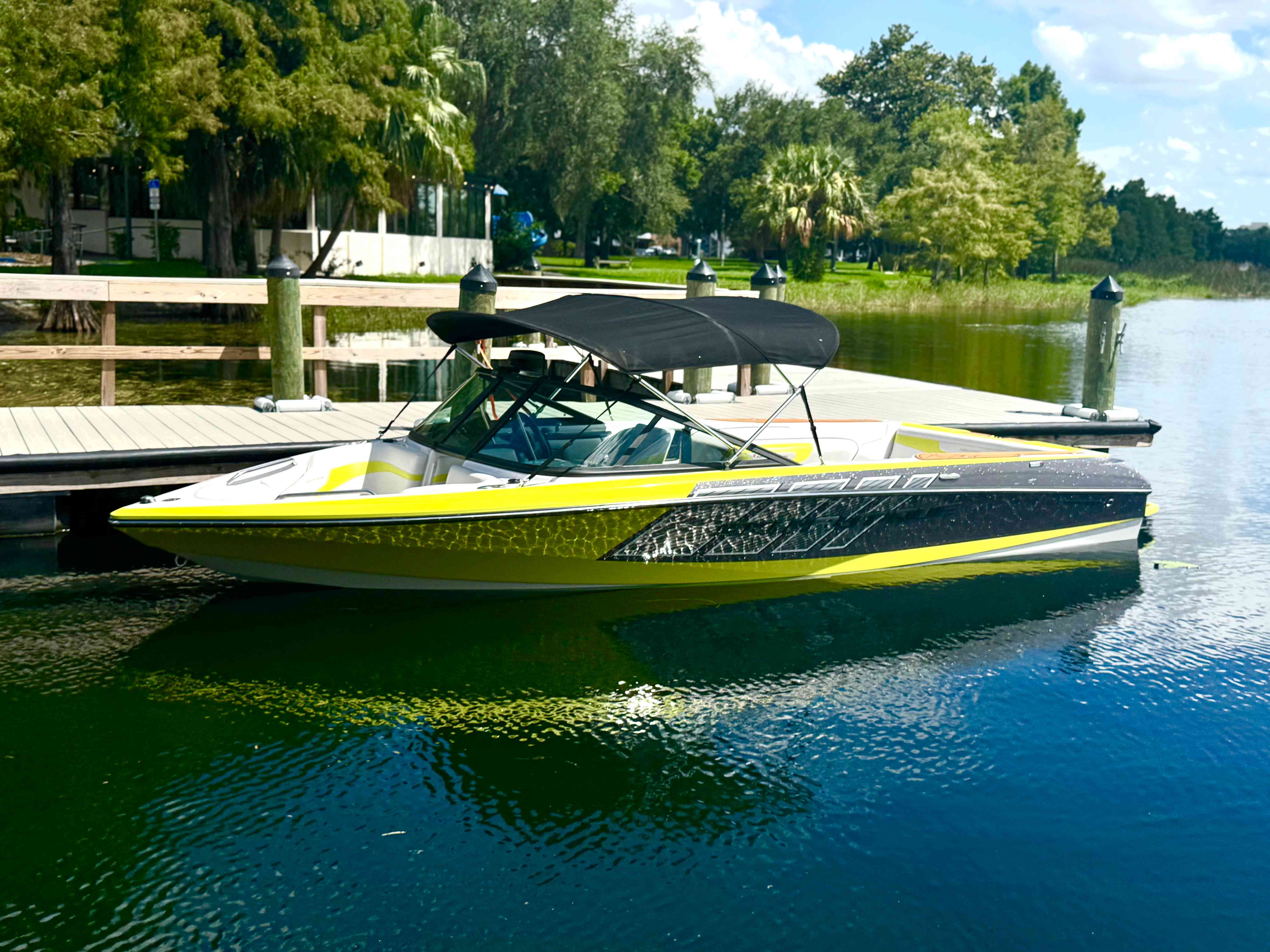 2015 Nautique 200